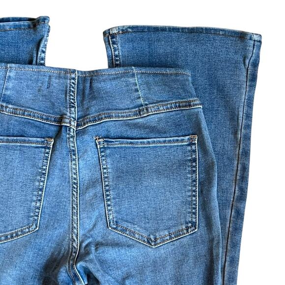 Free People Women’s Sz 26 Penny Pull On Flare Jeans Medium Wash Denim - Picture 9 of 15